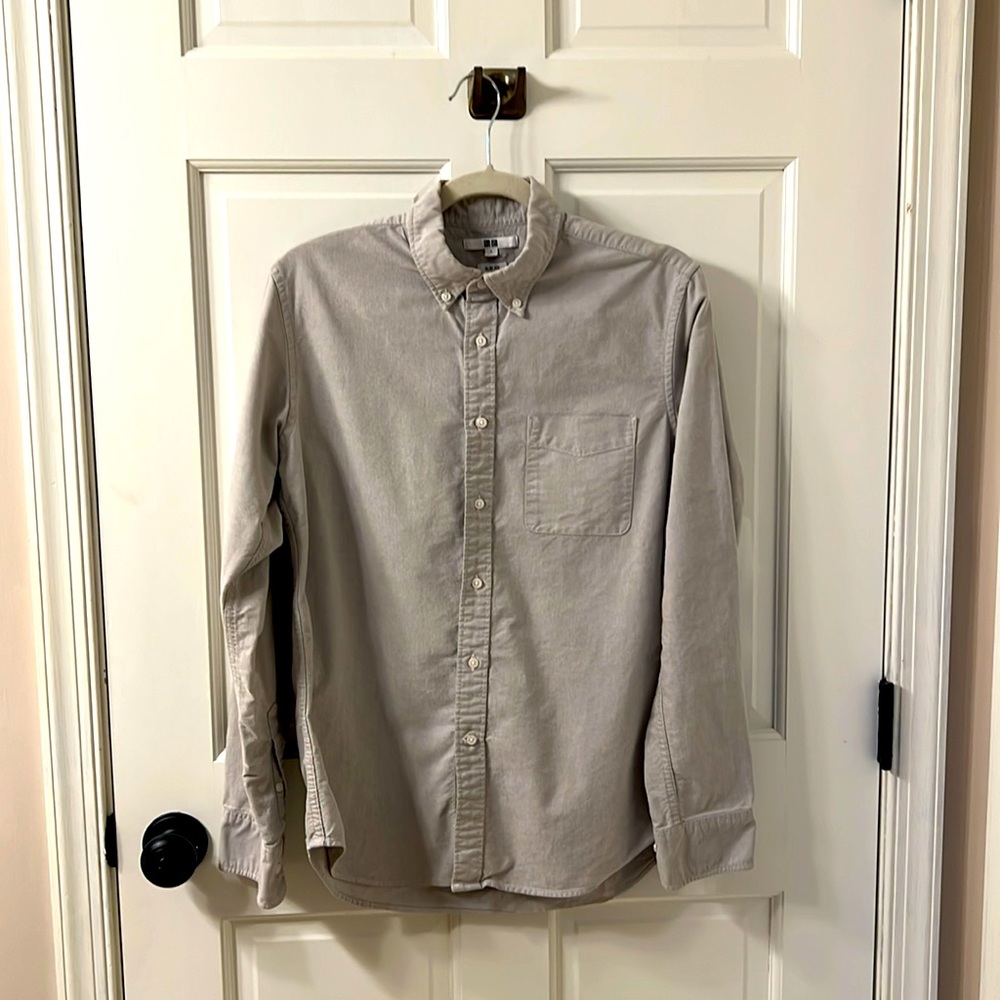 Uniqlo Men’s Small Button Down Bundle: 1 grey, 1 blue